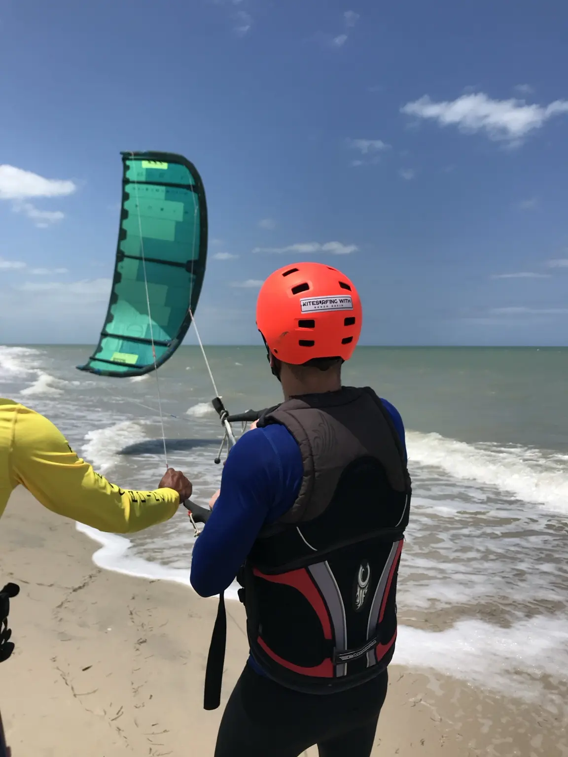 Student receiving close kite control coaching during a complete KiteAdventure group course in Mayapo
