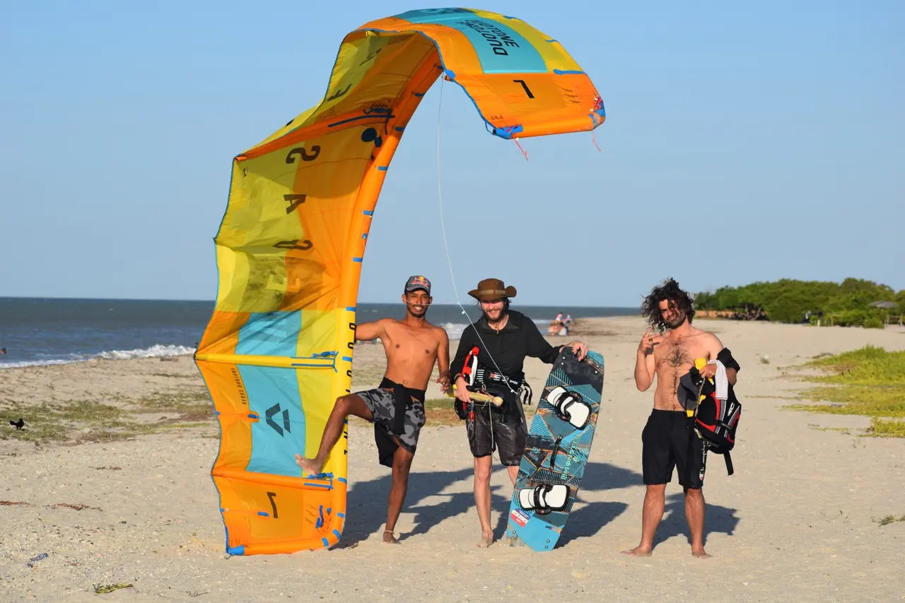 KiteAdventure students with kite and boards during a group progression course in Mayapo